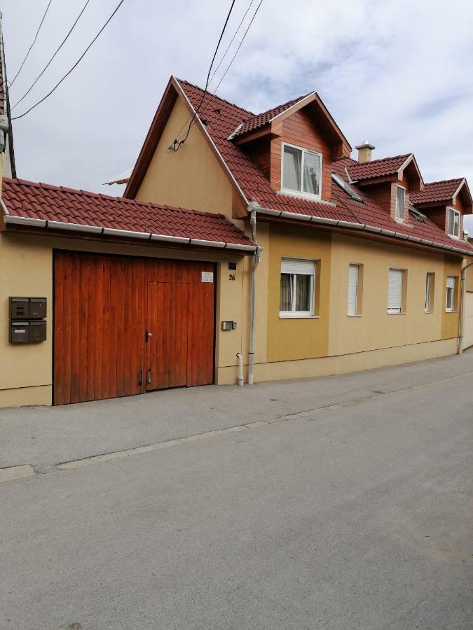 Zita Apartman Eger Luaran gambar